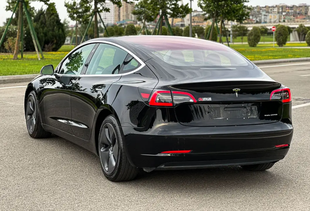 Kirayə Tesla Model 3 2018