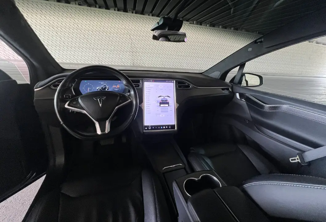 Kirayə Tesla Model X 2017