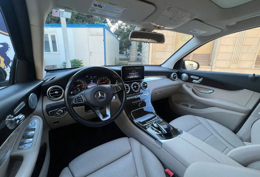 Kirayə Mercedes-Benz GLC 300 2017