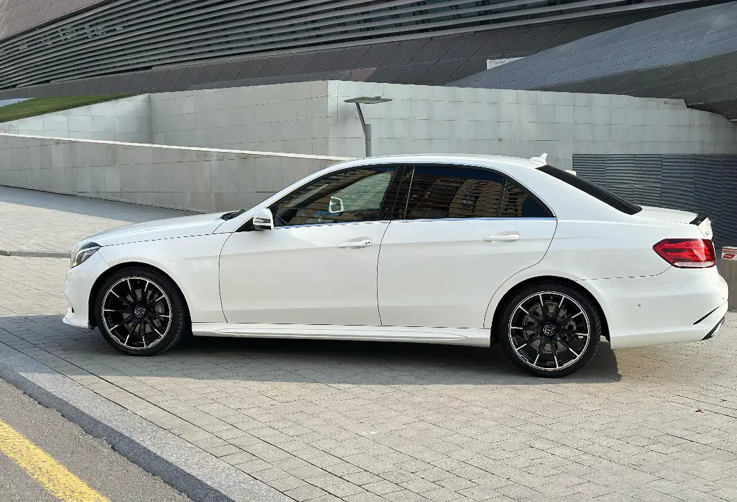 Kirayə Mercedes-Benz E 200 2015